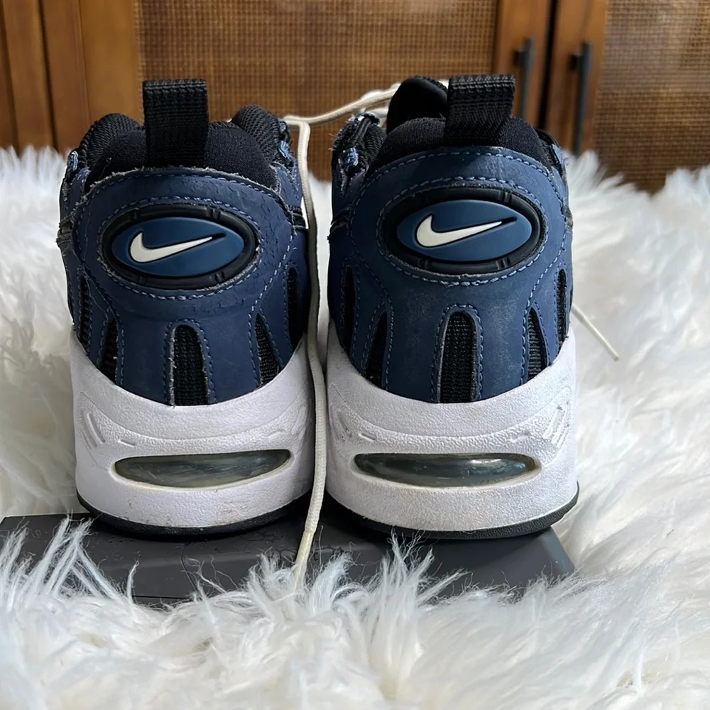 🔹 Nike Air Max Nm 2010
